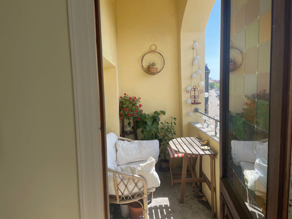 Lejlighed med soveværelse og stue, hvor der også er plads til overnattende. Skøn  Lejlighed med karbad og altan ved jægersborggade Entire condo vacation rental 562260814964487079