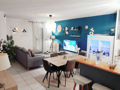 Cet hébergement élégant est parfait pour deux personnes. située dans le quartier Bordeaux, France chambre privée dans un jolie appartement. Private room in rental unit vacation rental 51223266