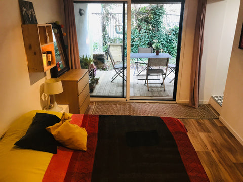 Cette chambre agréable située  rive droite vous permettra de passer un séjour tr Bordeaux, France Chambre proche Darwin/ Sdb,WC et Terrasse privés Private room in bed and breakfast vacation rental 553249320373280693