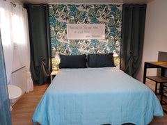 Chambre indépendante , douche , lavabo, wc, 1 micro ondes, cafetière, bouilloire  CH 1 AGREABLE CHAMBRE D 'HOTE DANS DEPENDANCE Private room in bed and breakfast vacation rental 50544719