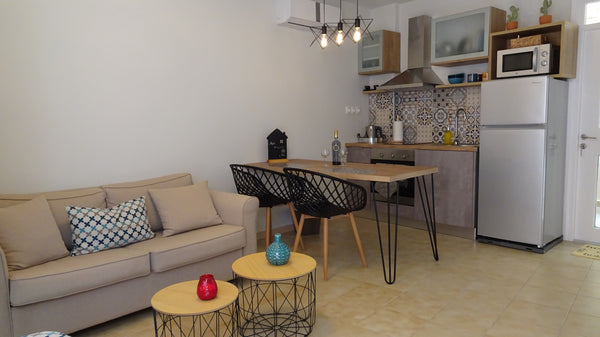 Cozy apartment in the city center, just a few meters away from the city hall. Fr Greece Ερμούπολη, καλαίσθητο διαμέρισμα στο κέντρο Entire rental unit vacation rental 30918063