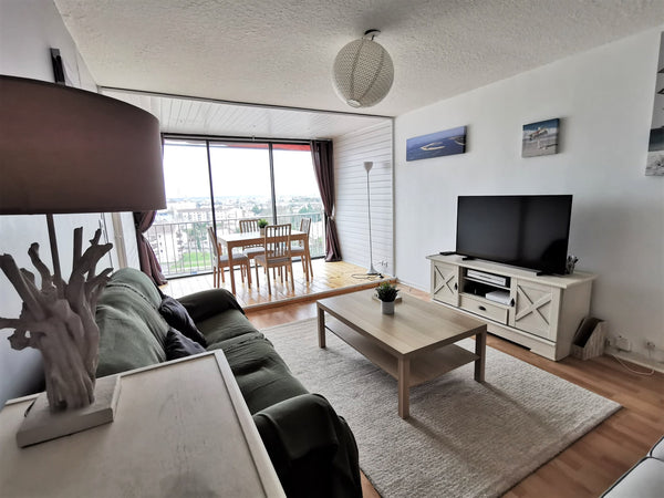 Confortable apartment with bright living room, kitchen, 2 bedrooms, separate toi France Apartment Bordeaux Mérignac Entire rental unit vacation rental 48097929