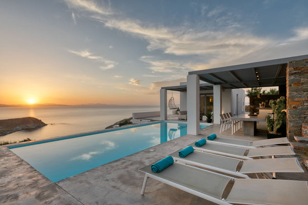 This contemporary 2 floor Residence  with private pool offer a mixing of traditi London, United Kingdom Villa Meli.Here,the sky is the limit! Private room in villa vacation rental 5740815