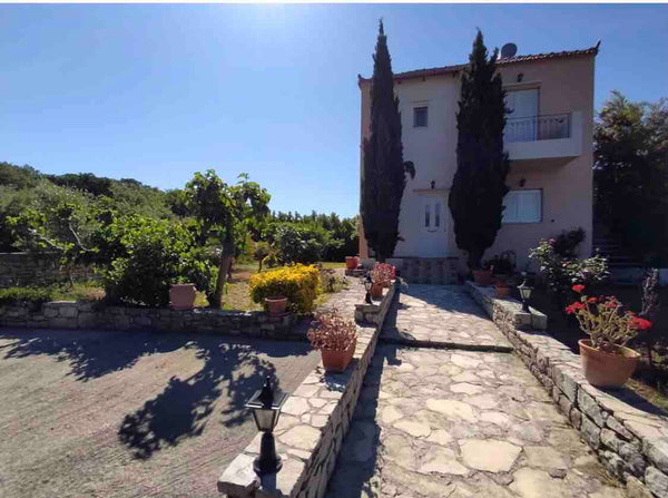 Located in the quiet village of Lampini, 3km from Spili, Villa Amalthee offers g  Villa Amalthee Entire villa vacation rental 51610555