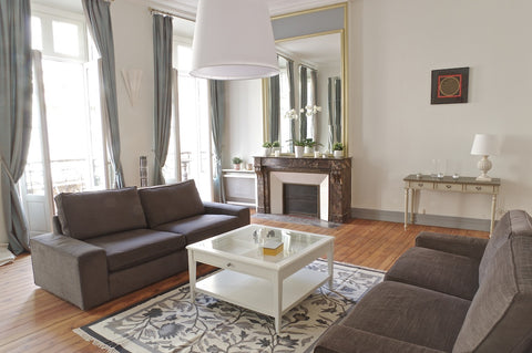 Temporary rental of a lovely vintage 160 sqm apartment, on the 1st floor without  St Emilion - 160m2 outstanding location Entire rental unit vacation rental 18046108