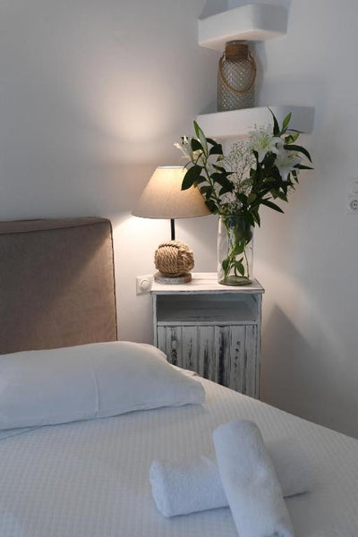 The hotel Vincenzo Family Rooms is centrally located in the country of Tinos, ne Tinos, Greece Top Rated triple Room Room in hotel vacation rental 39188978