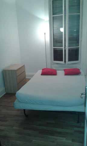 Chambre avec lit double au sein d'une collocation de 150m² avec vue sur la Saône  Chambre en collocation - Valmy - Sauna Private room in rental unit vacation rental 14864850