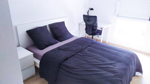 Grande chambre de 11m2 connectée et lumineuse dans un appartement neuf au premie Cenon, France Puit de lumière Bordeaux-Cenon: Chambre tahinamala Private room in condo vacation rental 661057254240428831