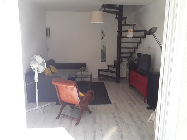 Montreal, Canada Duplex proche gare et marché des capucins Entire rental unit vacation rental 28090977