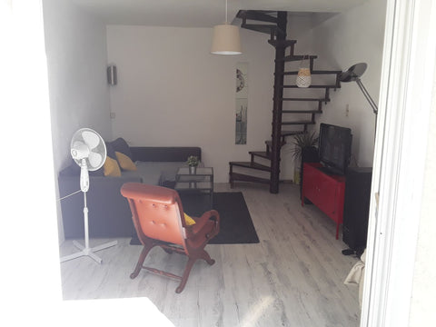  Montreal, Canada Duplex proche gare et marché des capucins Entire rental unit vacation rental 28090977