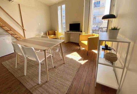Petit immeuble pierre comprenant :<br /><br />- un appartement type 2 avec séjou Talence, France Immeuble  3 appartements  rénovés avec goût Entire rental unit vacation rental 49795500