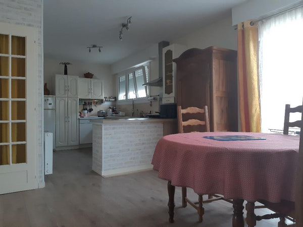 L'hébergement  est à l'étage d'une maison de ville, idéalement placée pour la vi Cenon, France Chambre d'hôtes tout confort idéalement placée. Private room in bed and breakfast vacation rental 619880031841348809
