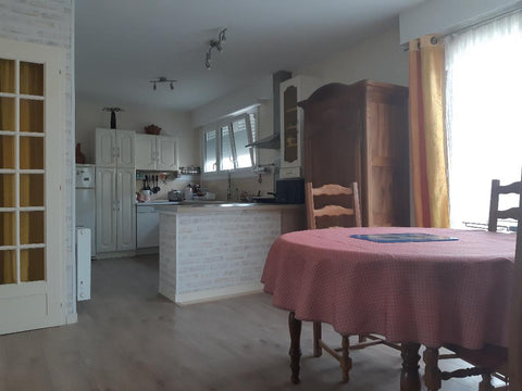 L'hébergement  est à l'étage d'une maison de ville, idéalement placée pour la vi Cenon, France Chambre d'hôtes tout confort idéalement placée. Private room in bed and breakfast vacation rental 619880031841348809