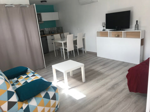 Chaleureux studio situé en face des vignes "Les Carmes Haut Brion" à la limite d Pessac, France Studio cosy Entire guesthouse vacation rental 43888554