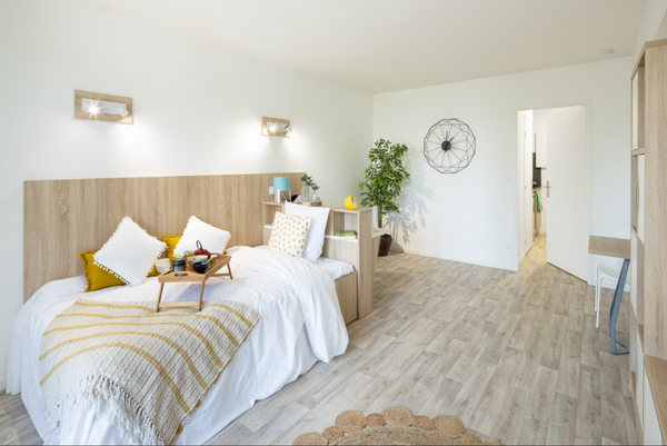 La résidence para-hôtelière Saint Augustin est à proximité du centre-ville de Bo  T1 équipé et meublé tout confort Room in aparthotel vacation rental 42786621