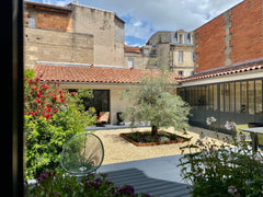 À seulement quelques mètres de la Gare Saint-Jean, cet appartement rénové avec s Bordeaux, France Rare T3 avec patio privé 120m2 4P Gare Saint-Jean Entire rental unit vacation rental 50327506