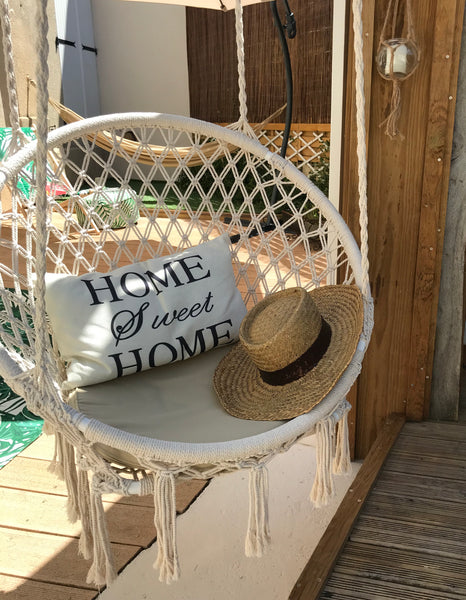 The flat is cosy, practical, quiet, and fully furnished. <br />The little extra  Bordeaux, France Bordeaux city centre / terrace +BKFST & PKG Private room in bed and breakfast vacation rental 31357327