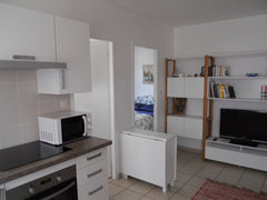 Salon, cuisine, deux chambres, salle de bain, toilette compose ce logement neuf  Mérignac, France T3 Meublé proche aéroport Entire rental unit vacation rental 8349833