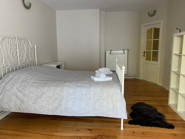 The private room is at a walking distance to the Atomium (500m), Chinese Pavilli Brussels, Belgium Spacious room with a garden and parking space Private room in rental unit vacation rental 45452502