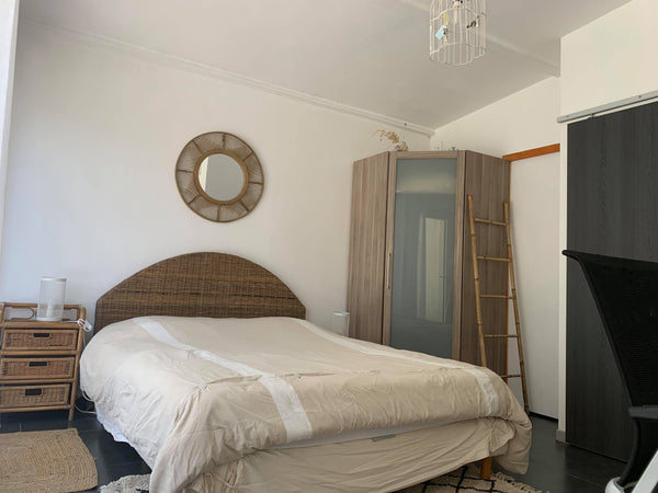 studette entrée indépendante au calme vue jardin arboré  .<br /><br />-Salle d’e Pessac, France Studette Emplacement idéal centre Pessac Private room in home vacation rental 46962634