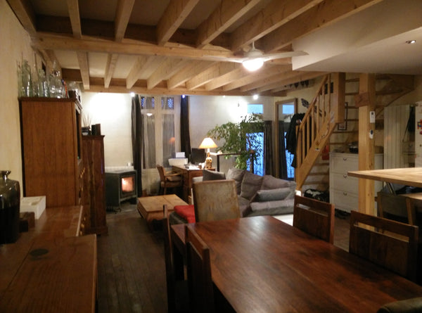 this house that can accommodate up to 6 guests is located close to the station 