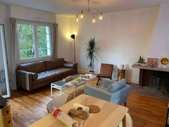 This Bordeaux apartment is 10 minutes from the center by bike or bus. Very pleas Bordeaux, France Superbe appartement avec balcon, home ciné! Entire rental unit vacation rental 52540158