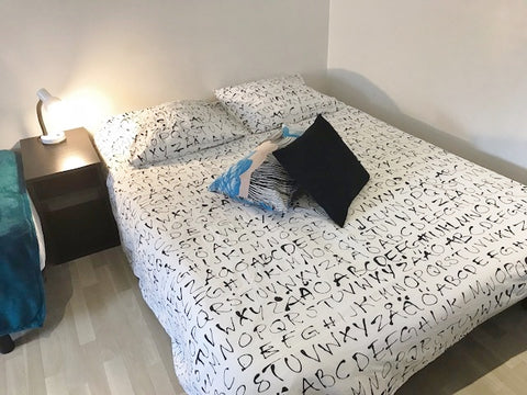 À deux pas du Tram cet appartement agréable, clair et fonctionnel situé dans le  Bordeaux, France Appartement Jardin Bordeaux Haut-Lévêque Entire rental unit vacation rental 24035836