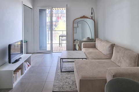 Bienvenu en plein coeur du quartier Belcier ! <br /><br />Idéalement situé proch Bordeaux, France Bordeaux St Jean - T2 avec parking sécurisé Entire rental unit vacation rental 684084437452566905