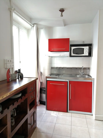 Studio de 17 m2  pour 2 personnes dans quartier sympathique  et vivant au pied d Chelles, France Appartement au pied de Montmartre Entire rental unit vacation rental 25245050