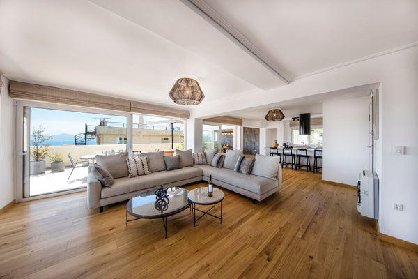 Located in Athens, a 10-minute walk from Varkiza Beach, Blue Note provides accom GR Penthouse 'Panorama' 1 bedroom with swimming pool Entire rental unit vacation rental 41759473