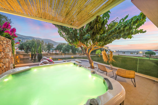 Superior Suite with outdoor Hydrojet and Sea View with elegant décor choices and Malia beach, Greece Suite with Outdoor Hydrojet and Sea View Room in hotel vacation rental 21116324