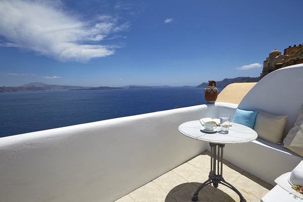 Located in Oia Beach.<br /><br />Mood for the mood (suitable for 2 guests) 40 m  Athens, Greece Sentiment Villa Entire villa vacation rental 27011366