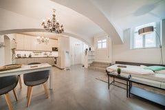 Located just of the danube canal this spacious subterranean apartment is a perfe Vienna, Austria Spacious Apartment near Danube Canal/Schottenring Entire rental unit vacation rental 51930980