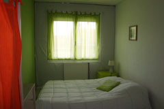 Chambre avec douche privative dans maison calme à 10-15 min en tram du centre de Talence, France Chambre pour l'été à Bordeaux Private room in home vacation rental 3447547