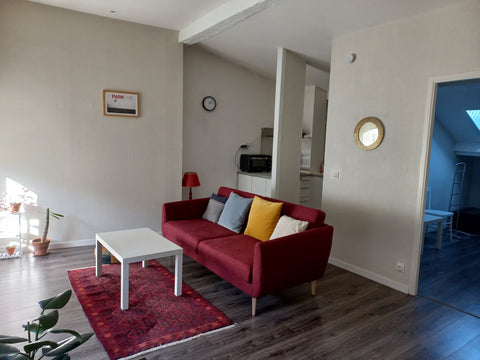 Welcome to my home! :)<br />Two-roomed under the eaves flat, in Saint-Michel nei Bordeaux, France Nice two-roomed flat / Deux-pièces sympa Entire rental unit vacation rental 31593888