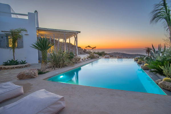 Villa Ernesto is a 3-bedroom villa with private pool, located in the west part o Neo Psychiko, Greece Villa Ernesto-Paros Entire villa vacation rental 40780114