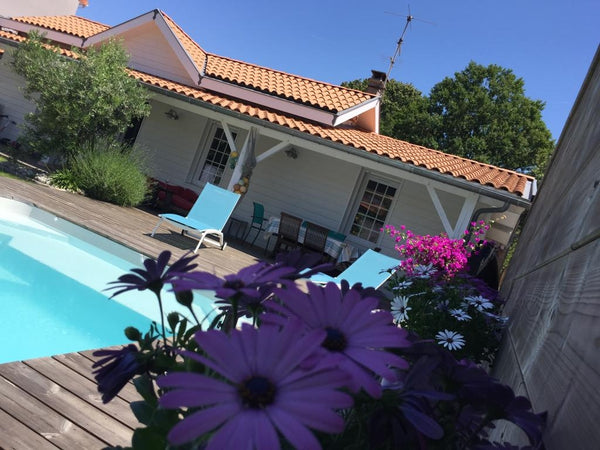 Mon logement est proche :<br />- du tram B<br />- de Pessac-centre<br />- de la  Pessac, France Maison arcachonnaise avec piscine chauffée Entire home vacation rental 26393576