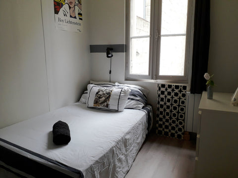 Ma maison se situe dans le centre, entre la place Tourny et la place Gambetta. < Bordeaux, France Chambre cosy centre de Bordeaux + parking Private room in townhouse vacation rental 37231689