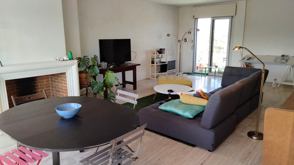 Ce logement central est proche de tous les sites touristiques et commodités.<br  Bordeaux, France Appartement panoramique 80 m² avec grande terrasse Entire condo vacation rental 553421441947732231