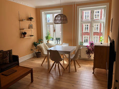 Beliggenheden er idéel med 5 min gang fra metroringen til alle steder i Københav Copenhagen, Denmark Skøn 2-værelses lejlighed i København Entire condo vacation rental 684447780597393368
