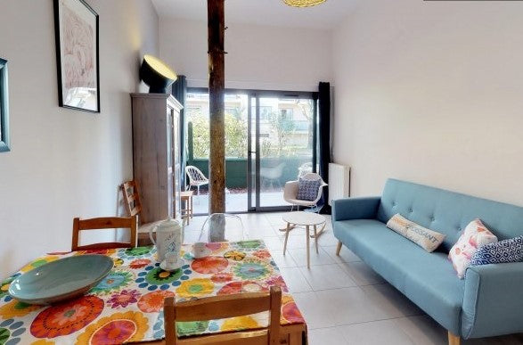 Vous êtes dans une petite résidence avec tout le confort : lave-linge et lave-va Paris, France SALAMANCA L6 Entire condo vacation rental 42132908