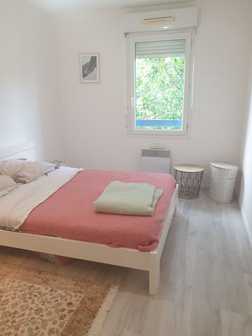 Charmant appartement T3 situé à 15 min en bus du centre ville, que je loue quand Bordeaux, France Grand appartement lumineux avec balcon Entire condo vacation rental 52529116