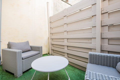 Industrial spirit for this duplex studio, completely renovated, which mixes meta  New duplex/Calm/Terrasse/Close to hôpital ST André Entire rental unit vacation rental 48633226
