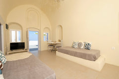 DeltaMi Santorini Deluxe. <br />We welcome you to our spacious deluxe suite made  DeltaMi Santorini Deluxe Room in aparthotel vacation rental 27989610