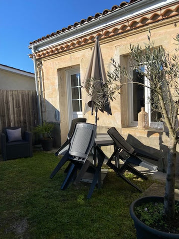 T1bis meublé. Disponible dans échoppe plein pied avec un accès privatif. <br />S Pessac, France Maison Echoppe rénovée T1 Bis Entire guest suite vacation rental 33798637