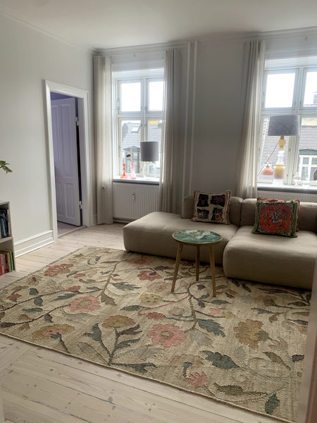 Copenhagen, Denmark Skøn farverig lejlighed med solrig altan. Entire condo vacation rental 643425667509575156