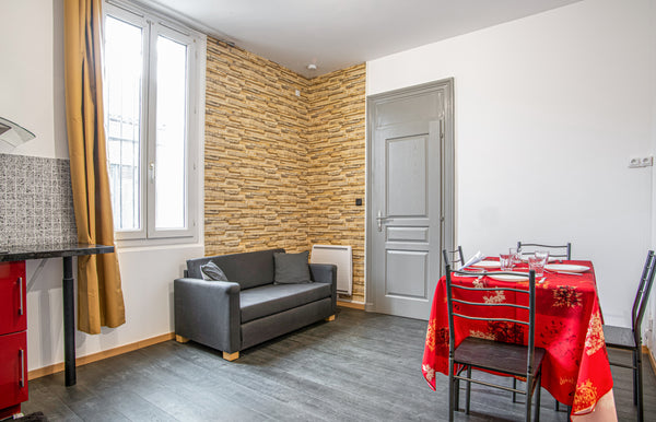 Located 2 steps away from place de la Victoire, this large and calm studio is id Paris, France Large and calm studio at Bordeaux heart in Entire rental unit vacation rental 567996196751932544