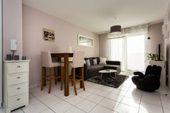 L'appartement se trouve dans une résidence neuve dans un environnement calme rés Bruges, France Logement de charme 40m² avec vue Bordeaux Bruges - Entire condo vacation rental 24416498