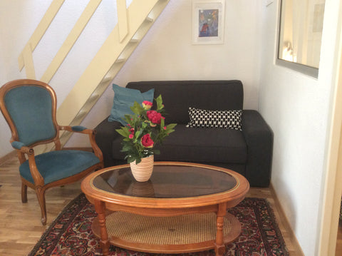 Airy 2 bedrooms plus mezzanine, in the City Center, sleeps up to 6 people.  In   Bordeaux, France Lovely Apartment City Center A/C Entire rental unit vacation rental 1188231
