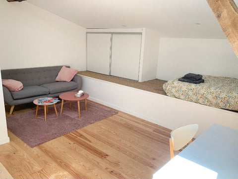 Studio 30 m2 dans maison Bordelaise ancienne en Pierre refait à neuf avec climat Bordeaux, France Studio 25 m2 dans maison de caractère. Entire rental unit vacation rental 49567822